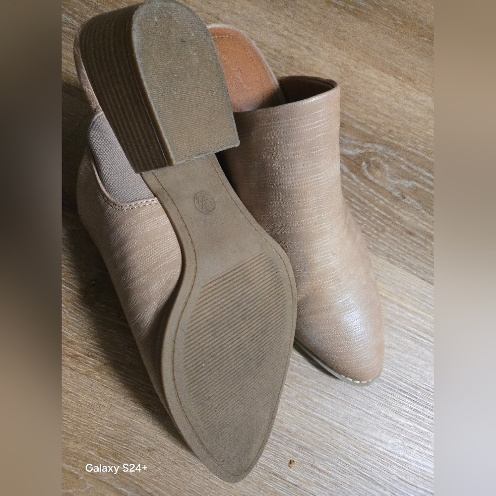 Universal Thread Tara Tan Mules - Picture 3 of 7